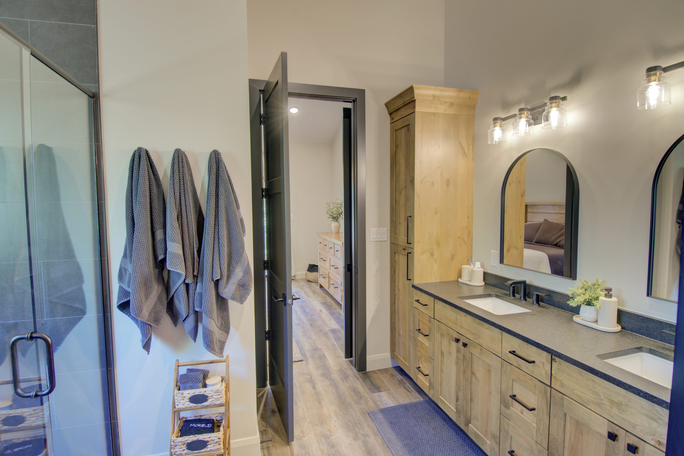 The Plumlee — bath & closet thumbnail
