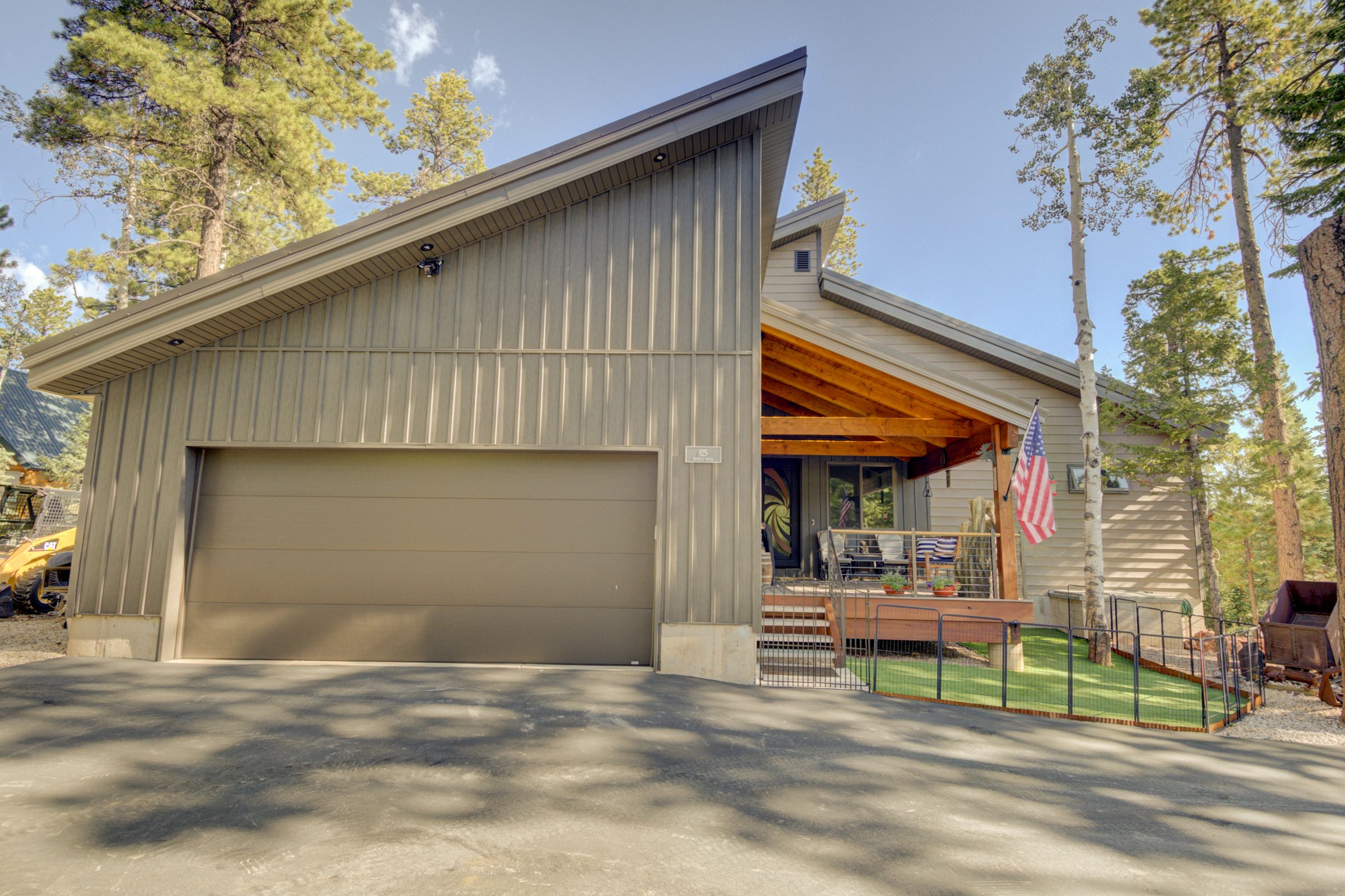 The Uhrhahn — exterior — garage thumbnail
