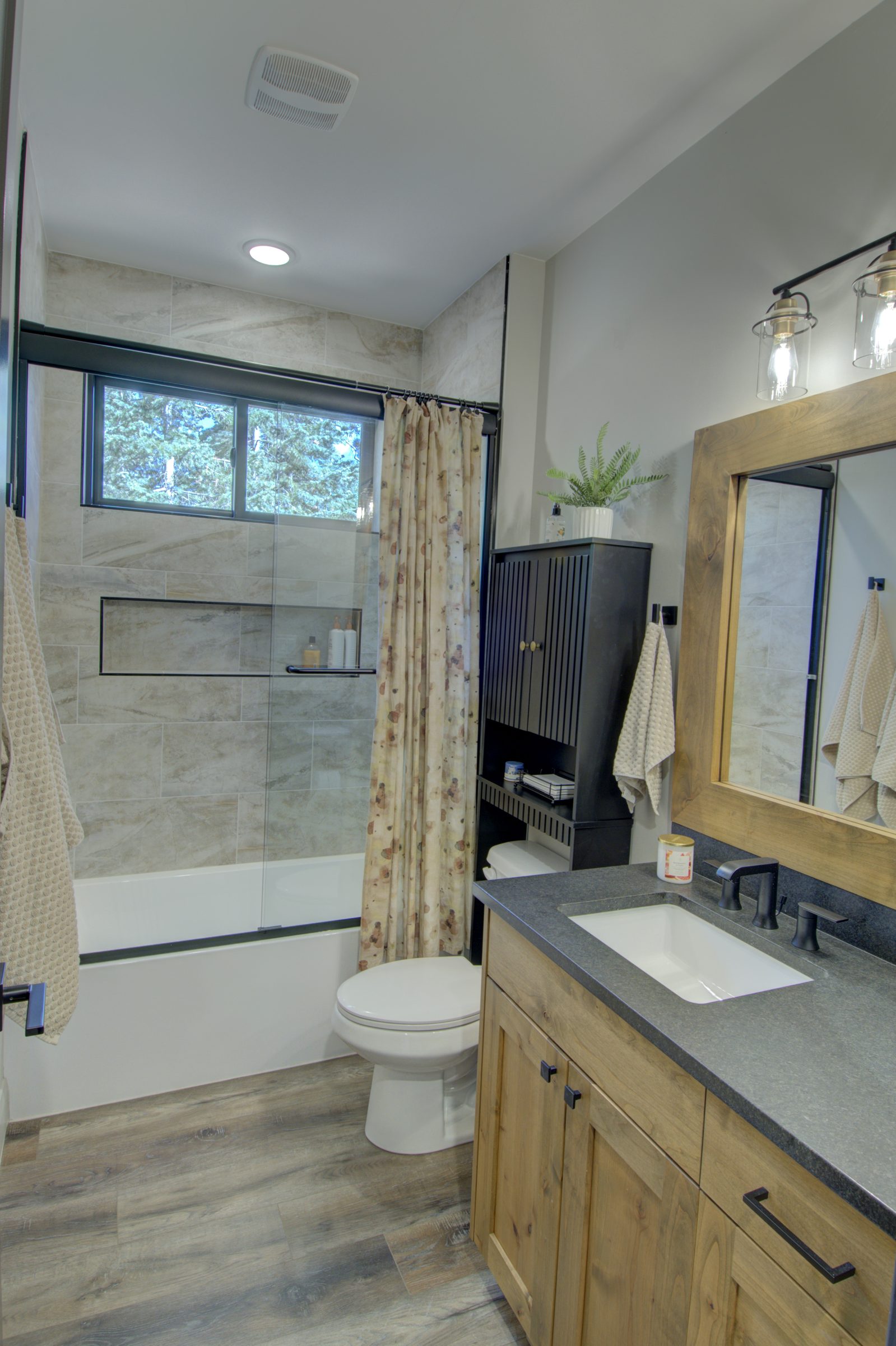 The Plumlee — bathroom thumbnail